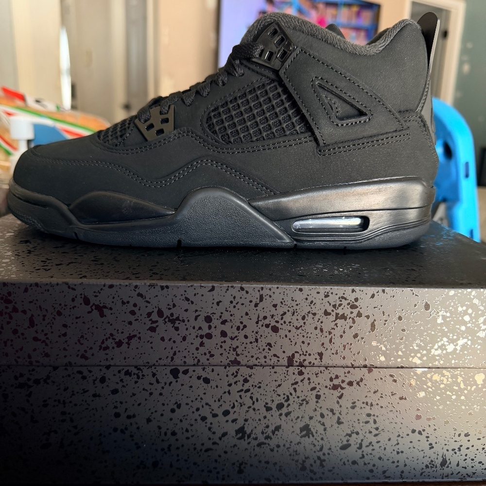 Big Kids AIR JORDAN 4s (Black Cats)🐈‍⬛